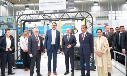German Chancellor Olaf Scholz visits OMRON’s booth at Hannover Messe 2023