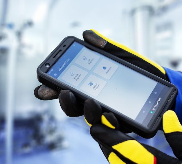 Smart-Ex 03 – the new intrinsically safe 5G smartphone from Pepperl+Fuchs for future-oriented digitalization of hazardous areas